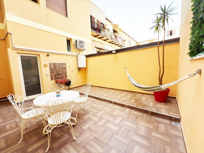 Terrace/patio 2, The Ypnos suite, Reggio Di Calabria