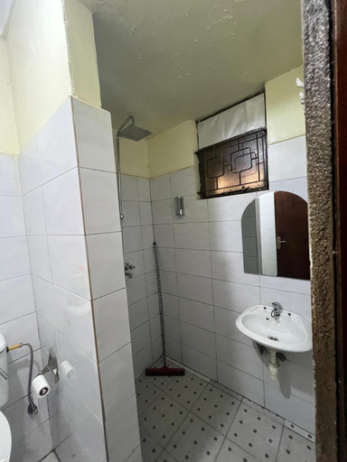 Bathroom 4, Bukoto suites, Kampala