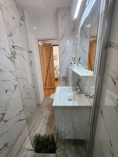Bathroom 3, Calea Victoriei Gem - Ultracentral Apartment Properties- 1 and 2 Bedrooms, Municipiul Bucuresti