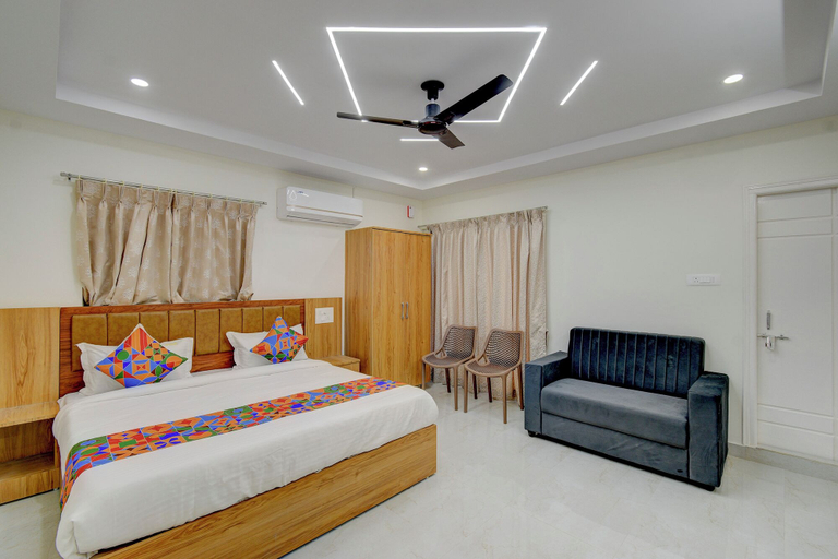 Room 3, Fabhotel Dharani Grand Madhapur, Hyderabad