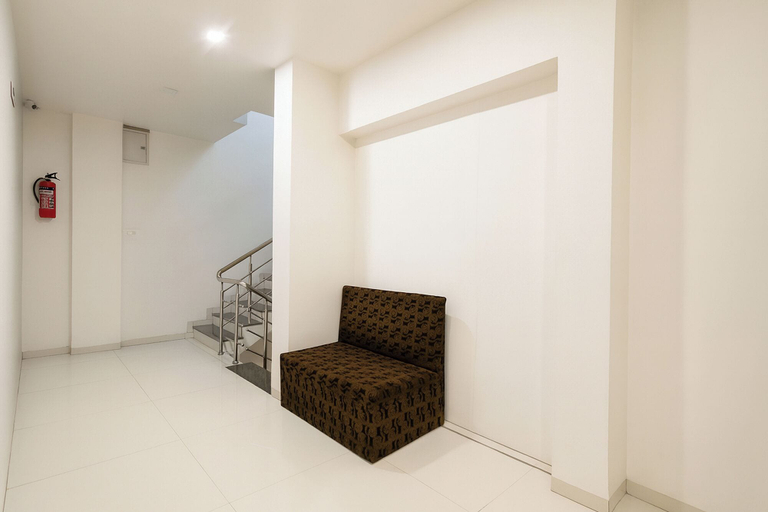 Lobby sitting area 5, FabHotel Apple - Nr. by ITI, Indore