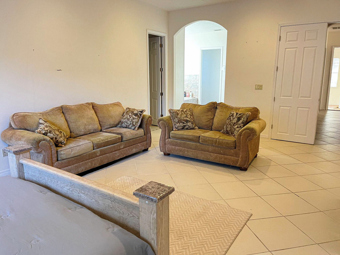 Living area 5, SamAria, Volusia
