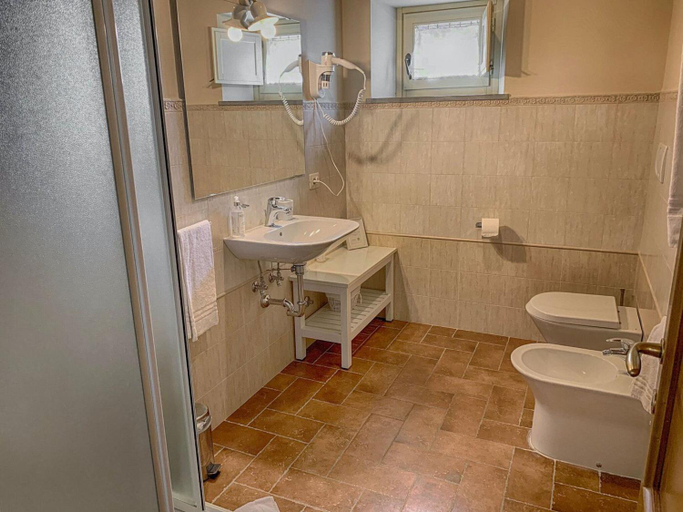 Bathroom 5, Casale Cardini, Arezzo