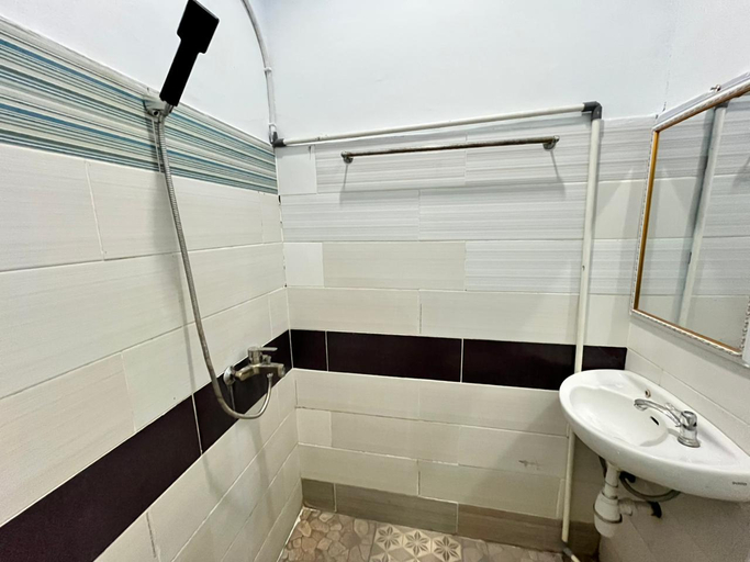 Bathroom 5, Maison Sugih, South Jakarta