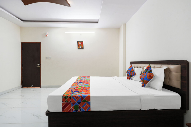 Room 5, Fabhotel Royal Garuda Palace, Ramanagara