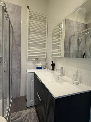 Bathroom 5, Stylish 1BR Apt Balcony AC City Center, Wien