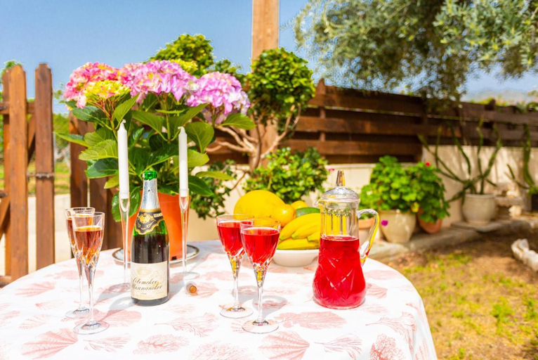 Food & Drinks, Villa Constantinos