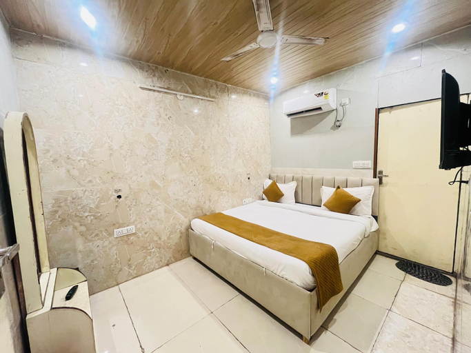Room 3, Roomshala Hotel Golden Residency, Delhi