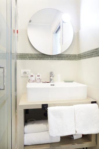 Bathroom 5, Reyes Suite & Rooms, Rome