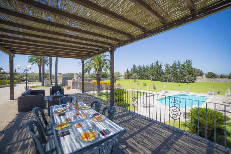 Outdoor dining 5, Masseria Relais Saraceno with pool, Lecce