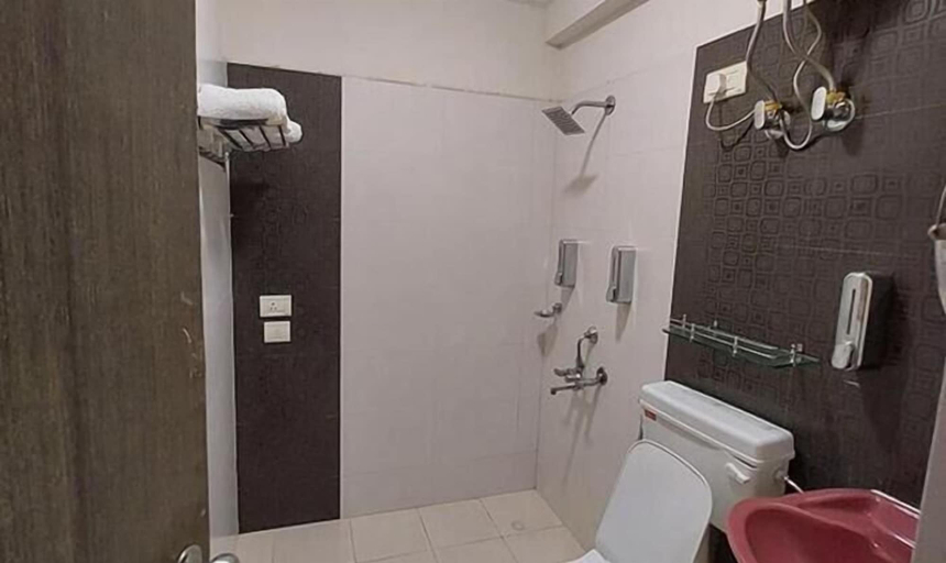 Bathroom 2, Fabhotel Outstay, Thane