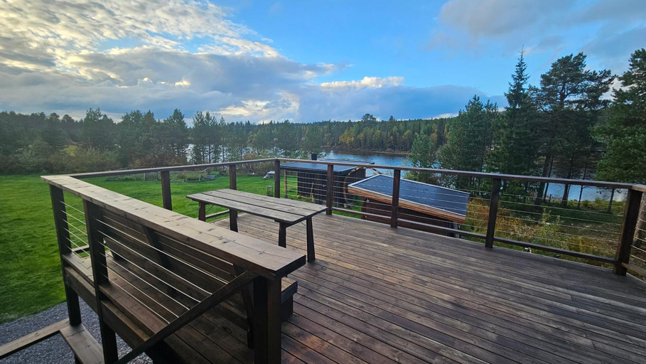 Others 3, Cozy River Cabin Styled Loft, Kiruna