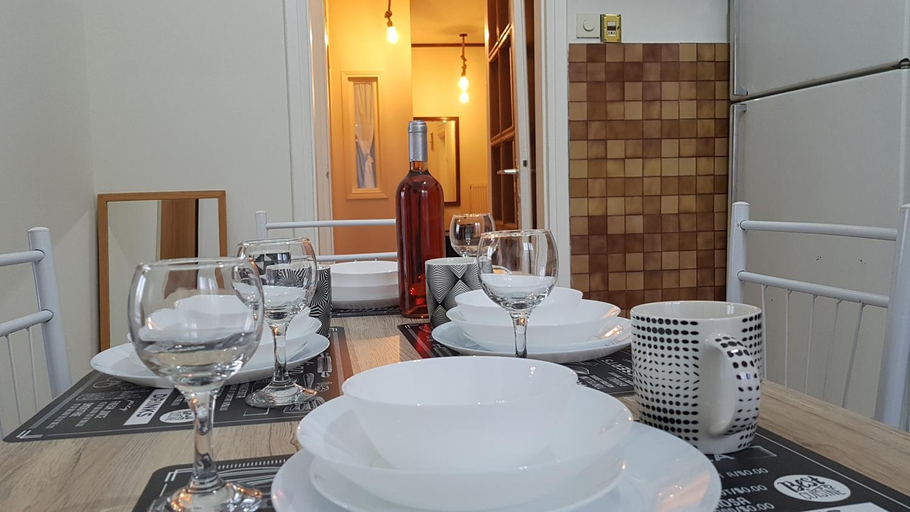 Facilities 4, Gina's Apartment, Central Macedonia
