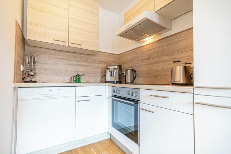 Private kitchen 4, 9 Min Metro City Center 1BR 1LR Apt, Wien