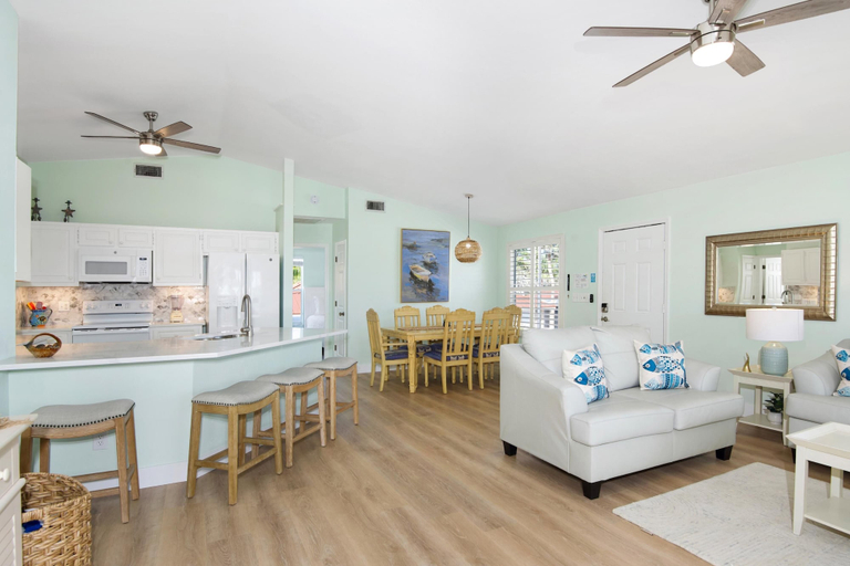 Living area 2, The Sandy Seahorse, Lee