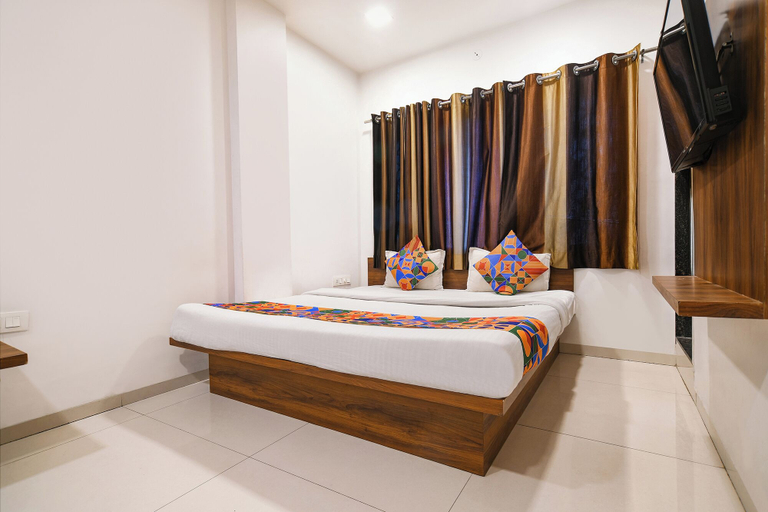 Room 4, FabHotel Apple - Nr. by ITI, Indore