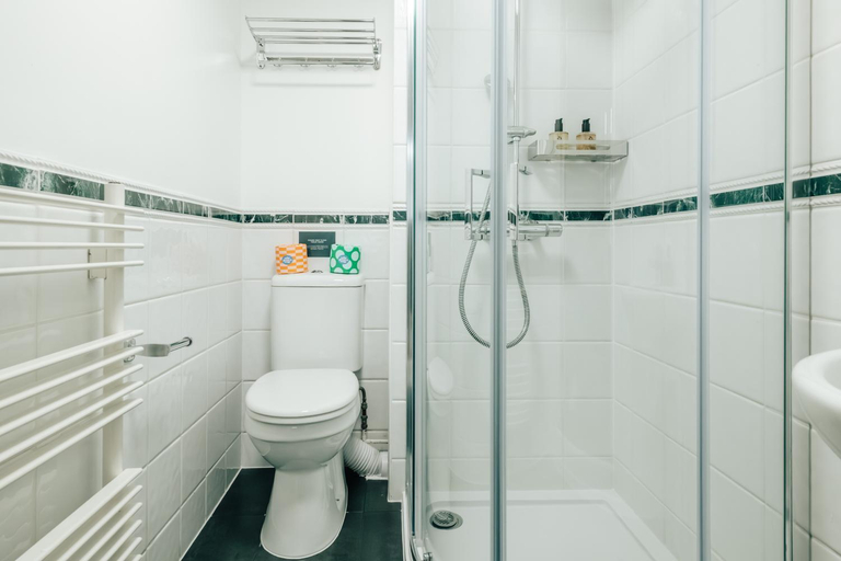 Bathroom 3, The Regency by Nestor, London