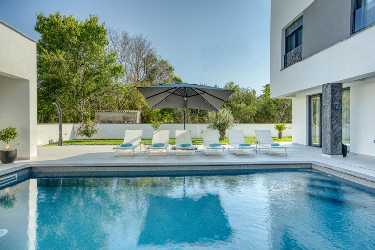 Sport & Beauty 2, Villa Elena - CROWONDER LUXURY RENT, Nin