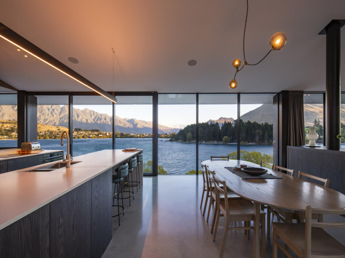 Food & Drinks 5, Lakeside on Park Street - Villa by MajorDomo, Queenstown-Lakes