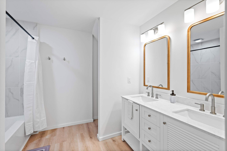 Bathroom 3, Near Cincy Sleeps 10 3BR + 3 Full Baths, Campbell