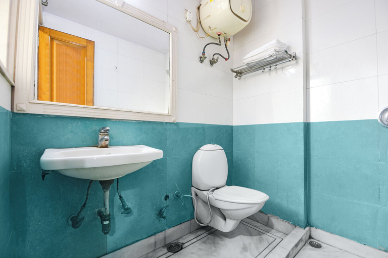Bathroom, Hotel Kochar Continental, Delhi