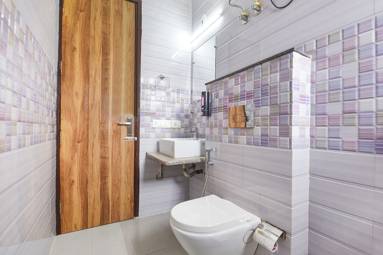 Bathroom 5, Fabhotel Ostan Stayz, Gurgaon