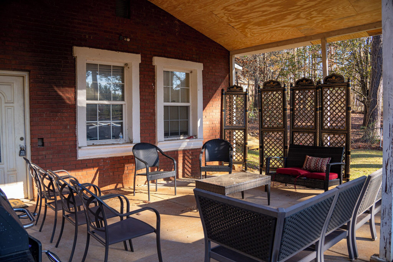 Terrace/patio 4, Charming 3 Bedrooms with Spacious Living and Convenient Location to Shopping & Interstate, Gwinnett