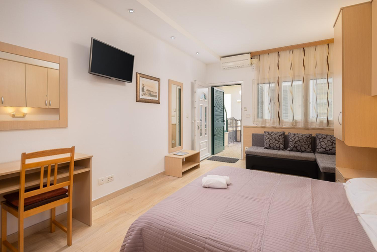Bedroom 2, Sunny Central Apartments, Makarska