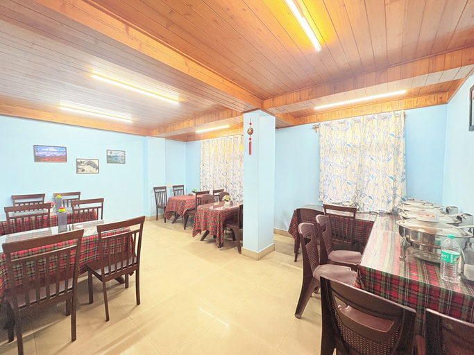 Restaurant 3, Hotel Pinecrest Inn Darjeeling, Darjiling