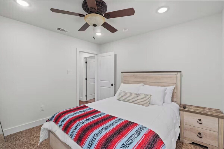 Room 2, 7 min to Stockyards- Cozy & Stylish Home, Fort Worth