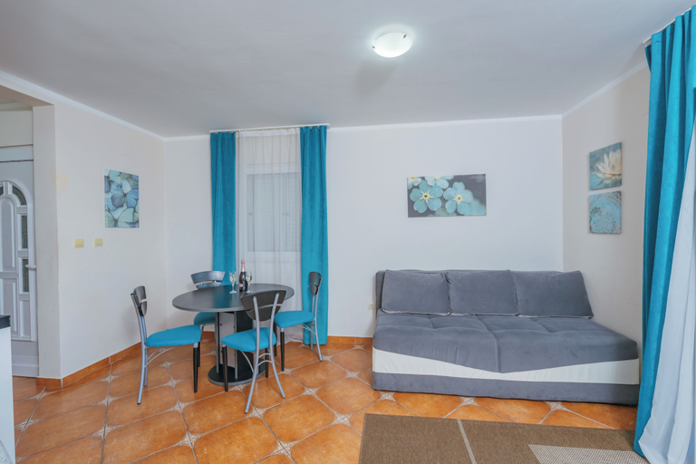 Living area 2, Spin Apartments