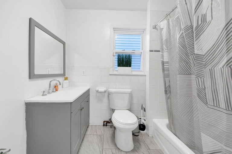 Bathroom, Luxury 3 BR Near NYC with Easy Parking, Westchester