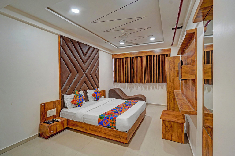 Room 2, Fabhotel The Grand I, Ahmadabad