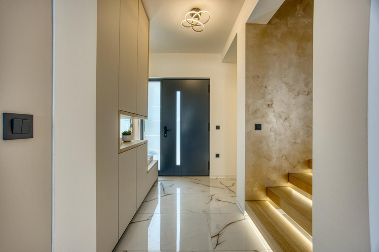 Others 5, Villa Elena - CROWONDER LUXURY RENT, Nin