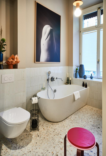 Bathroom 2, Cora Apartments, Leipzig