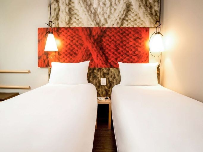 Bedroom 2, ibis Aéroport Bâle-Mulhouse, Haut-Rhin