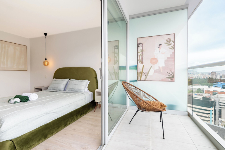 Room 3, Edificio One by Host Ecuador, Quito