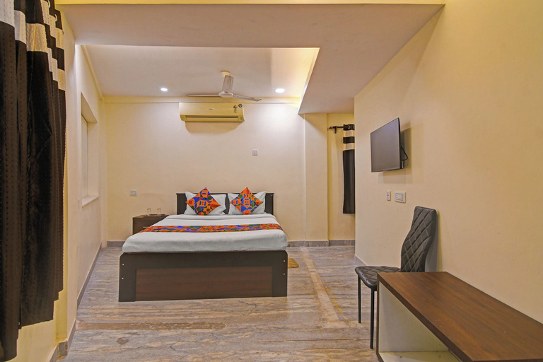 Room 3, Via Kings Palace, Kolkata