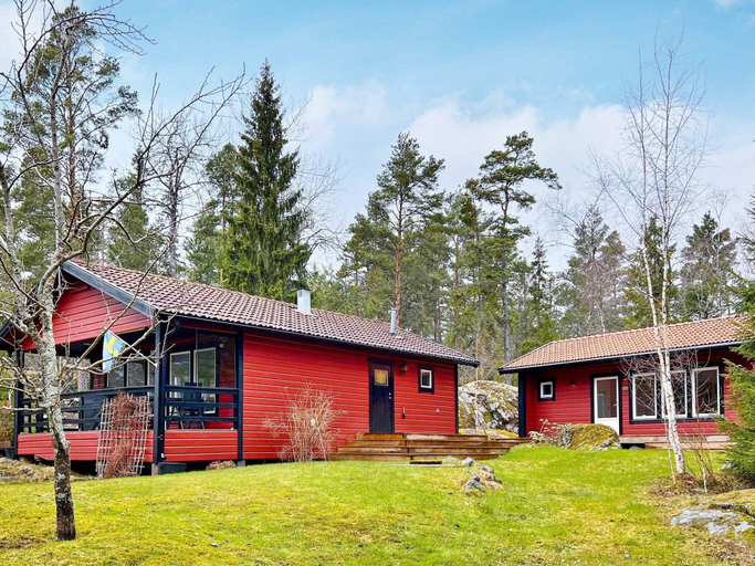 4, Charming Island House with Guest Cabin, Norrtälje