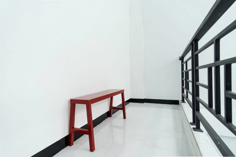 Others 3, OYO 839 Royal Guest House, Medan