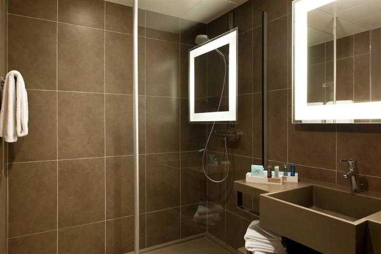 Bathroom 5, Novotel Gent Centrum, Oost-Vlaanderen