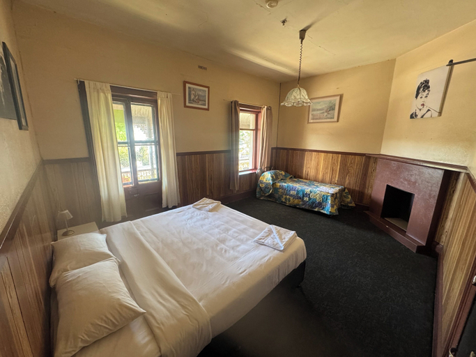 Room 2, Mannum Hotel, Mid Murray
