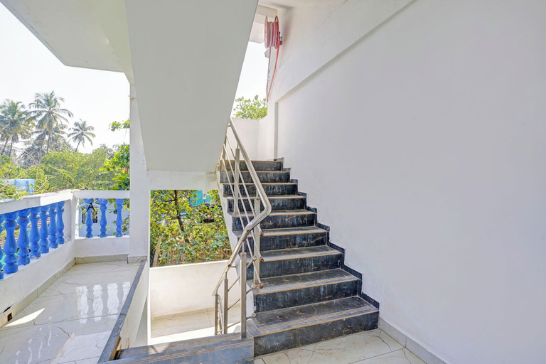 Staircase, Via Simba resort - 200m From Arambol Beach, North Goa