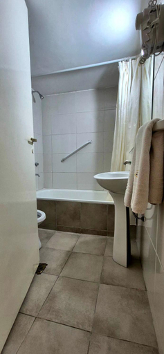 Bathroom 4, Hotel Puerta del Sol, Capital