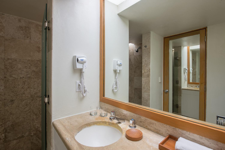 Bathroom 5, Club Regina Cancun managed by Accor, Benito Juárez