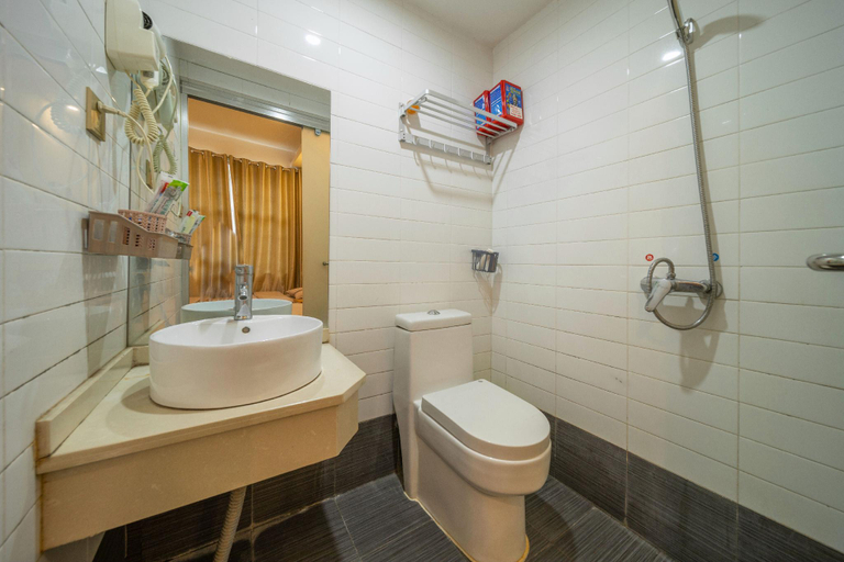 Bathroom 4, YouYouLuMing Homestay, Zhangjiajie