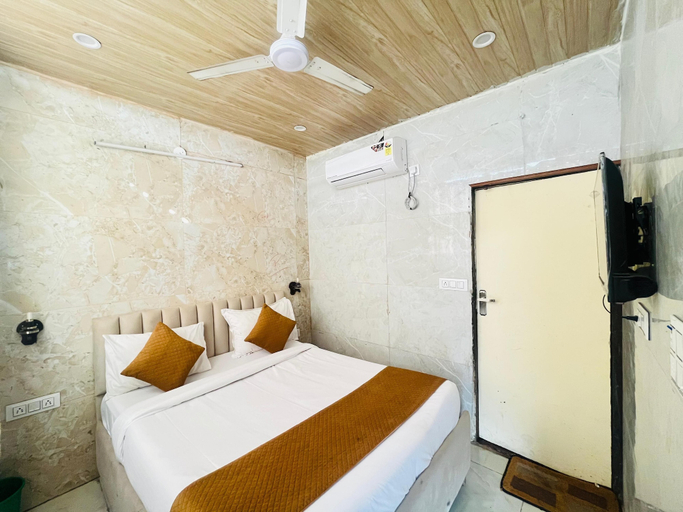 Room 4, Roomshala Hotel Golden Residency, Delhi