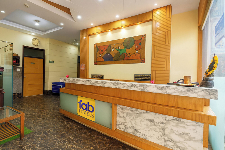Reception 5, Fabhotel Golden Gate Deluxe, Delhi