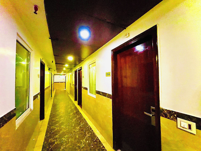 Restaurant 2, The Yuvraj By LIVIQ, Delhi