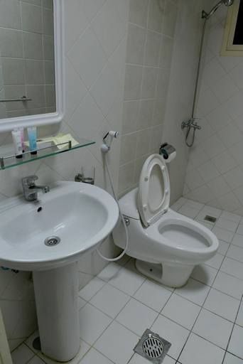 Bathroom 3, Binayt Hamah Service Apartment, Al Jubail